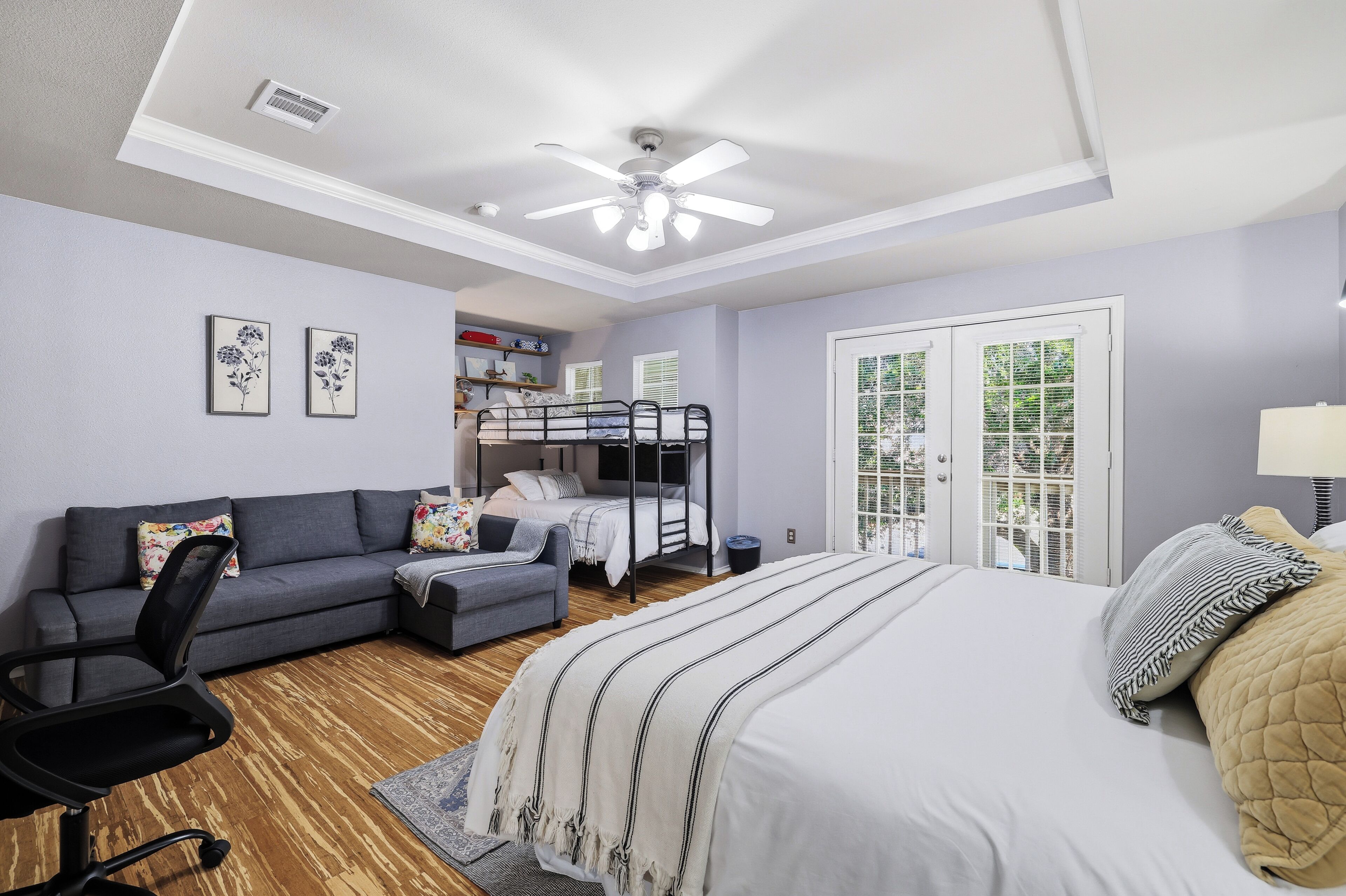 4 bedrooms, desk, iron/ironing board, travel crib