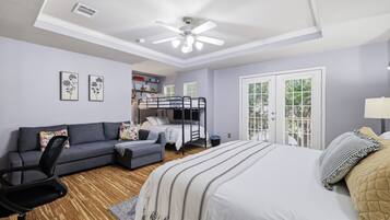 4 bedrooms, desk, iron/ironing board, travel crib