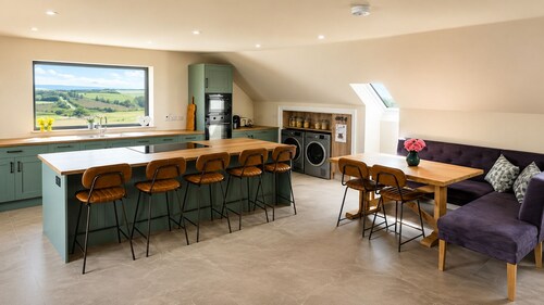 Luxury spacious  4-bedroom apartment in charming Westport for your stay