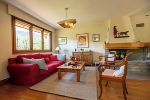 Living area - Apartment in a chalet in Saint Martin Sallanches near the ski resorts—sleeps 3 (Sallanches)