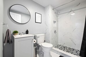 Bathroom - Perfect 3-bedroom house with AC in charming Pittsburgh (Pittsburgh)