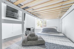 Ferienhaus, Mehrere Betten, Küche, Gartenblick (Terrace Park Retreat ) | 5 Schlafzimmer, Schreibtisch, laptopgeeigneter Arbeitsplatz