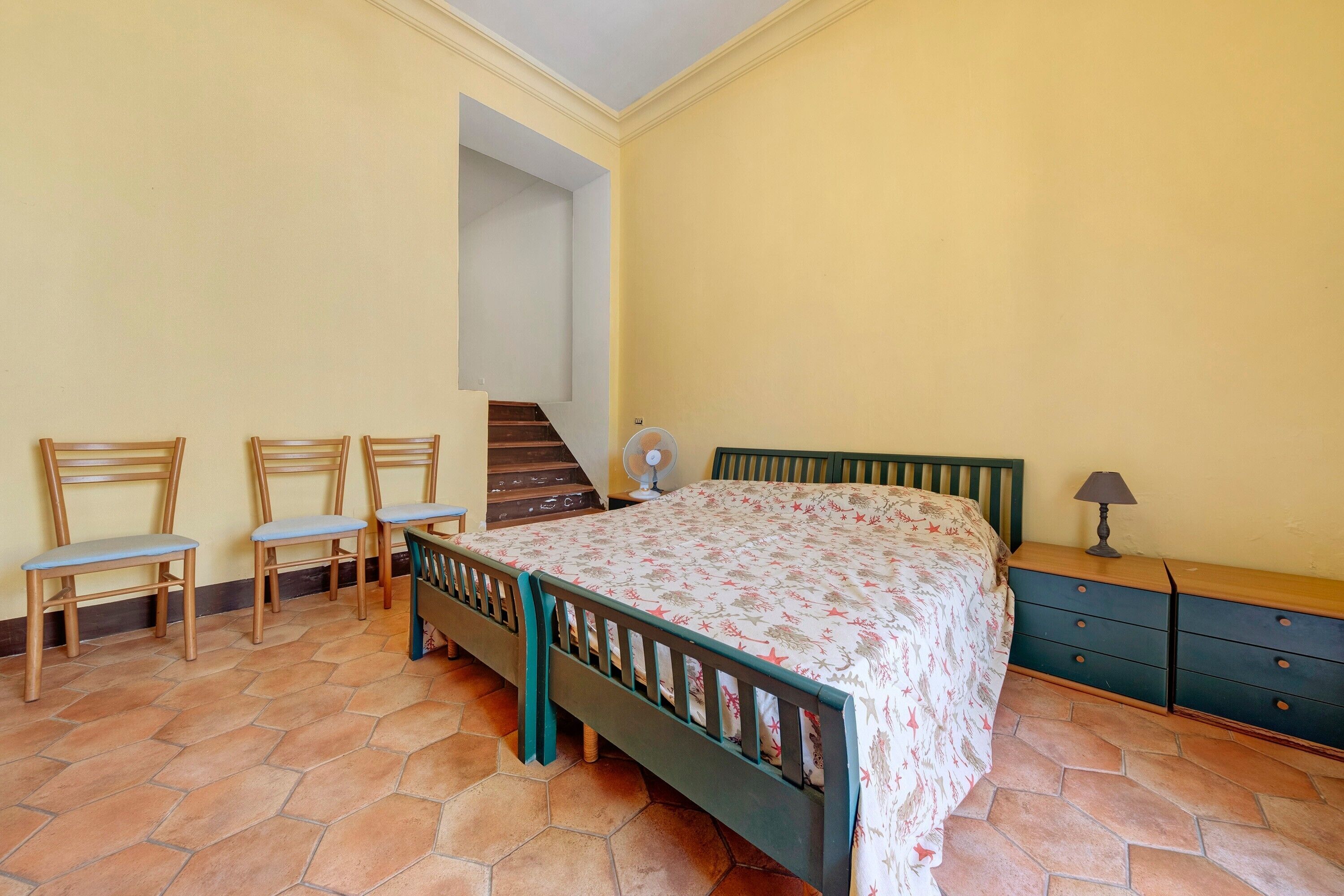 4 bedrooms, iron/ironing board, bed sheets