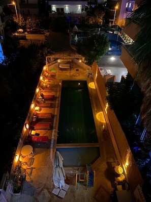 Piscine extérieure (ouverte en saison)