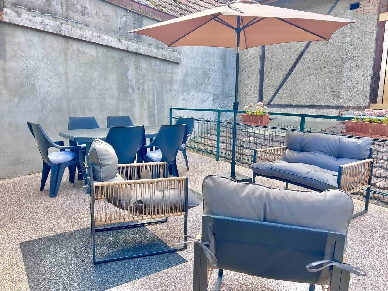 Outdoor dining