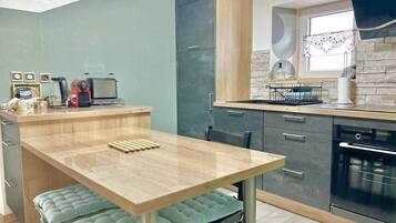 Fridge, microwave, oven, dishwasher