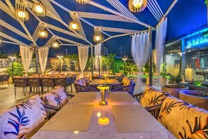 Tempat makan luar