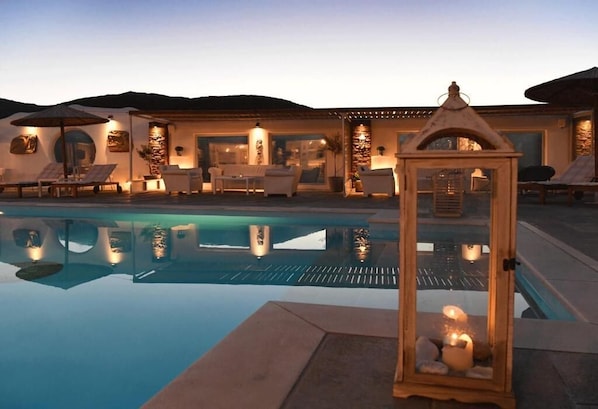 Seasonal outdoor pool