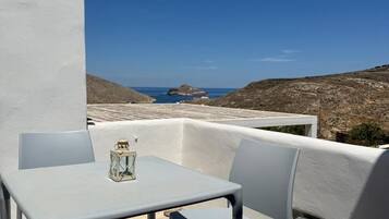 Kamer, 1 twee- of 2 eenpersoonsbedden, uitzicht op zee | Balkon