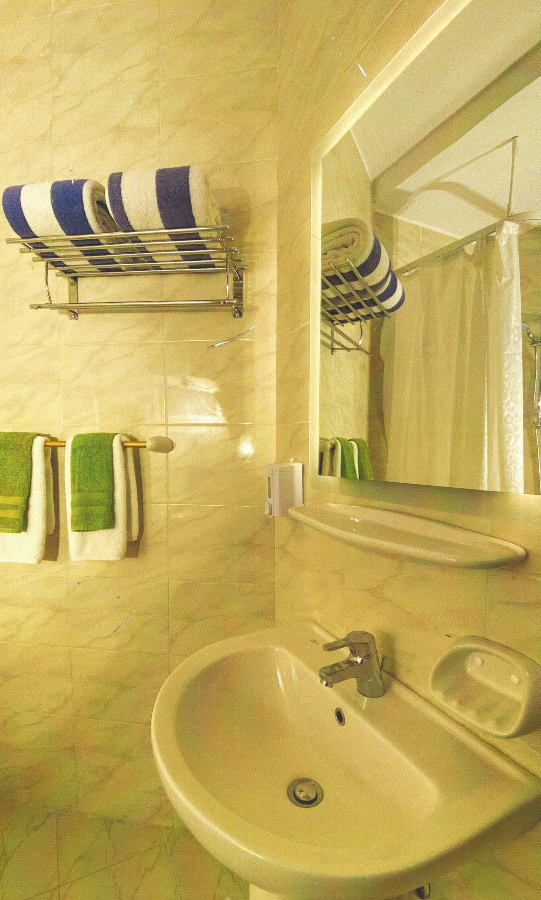 Dusche, Handtücher, Seife, Toilettenpapier