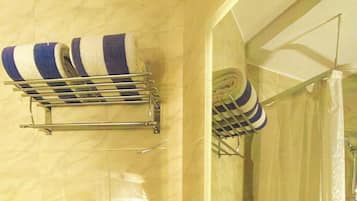 Dusche, Handtücher, Seife, Toilettenpapier