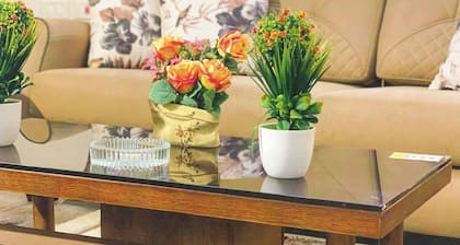 Royal Suites in Madinat Al Ashir min Ramadan offers a spacious apartment