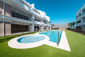Pool - Pilar Sunplace Deluxe, ground-floor resort apt, pool, garden view, by OYOOSTAYS (Pilar de la Horadada)