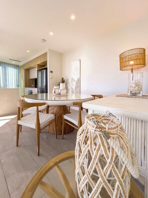 Dining - Luxury Holiday On Vue (Broadbeach)