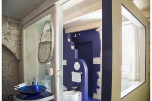 Bathroom - Vrbo Property (Putignano)