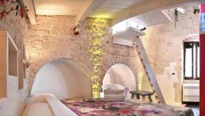 1 bedroom, iron/ironing board, WiFi, bed sheets - Gaudí's Corner: Casa Milà (Putignano)