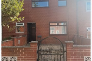 Exterior - Cozy Leeds Private House With 3 Bedrooms (Leeds)