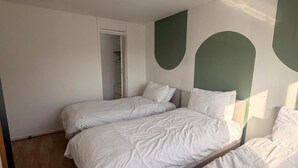 Room - Leeds Tranquil Retreat With 3 Bedrooms (Leeds)