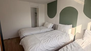 3 bedrooms, WiFi (free), bed sheets