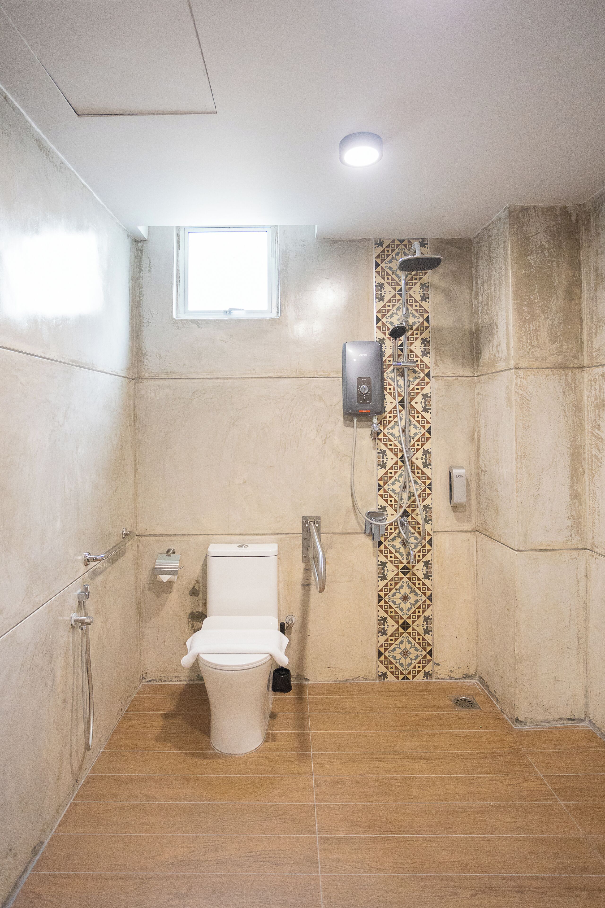 Senior Quadruple Room | Bilik Mandi