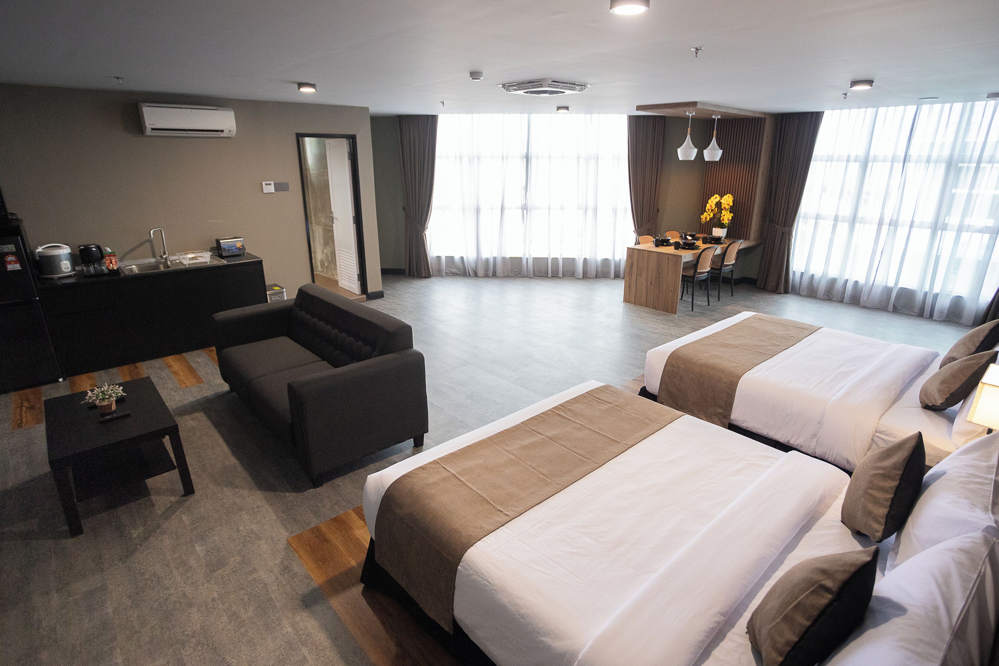 Panoramic Quadruple Room, River View