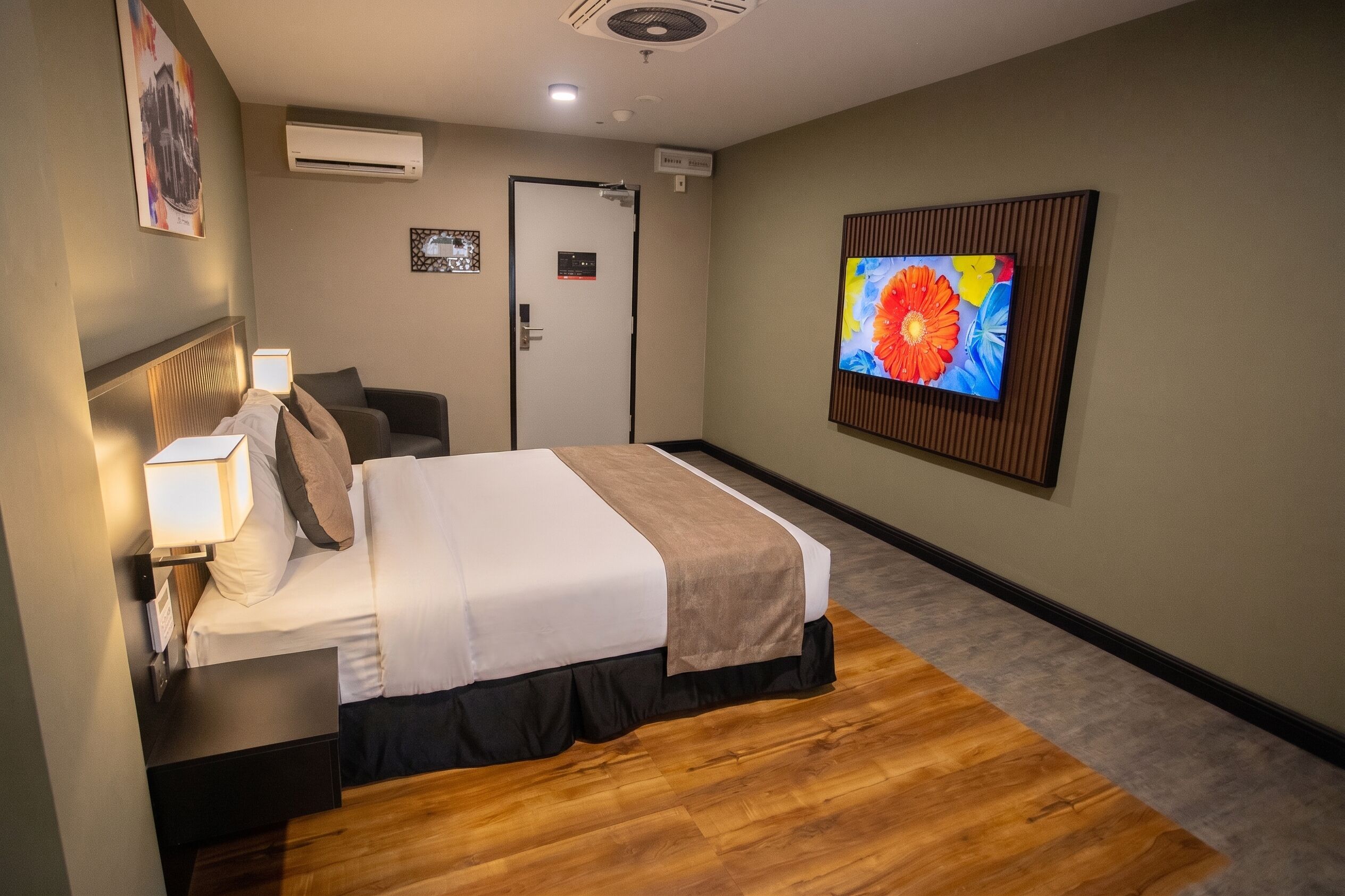 Standard Double Room | Iron/ironing board, WiFi (free)