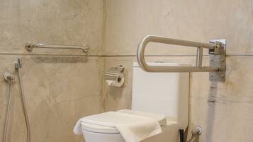 Habitación senior cuádruple | Baño