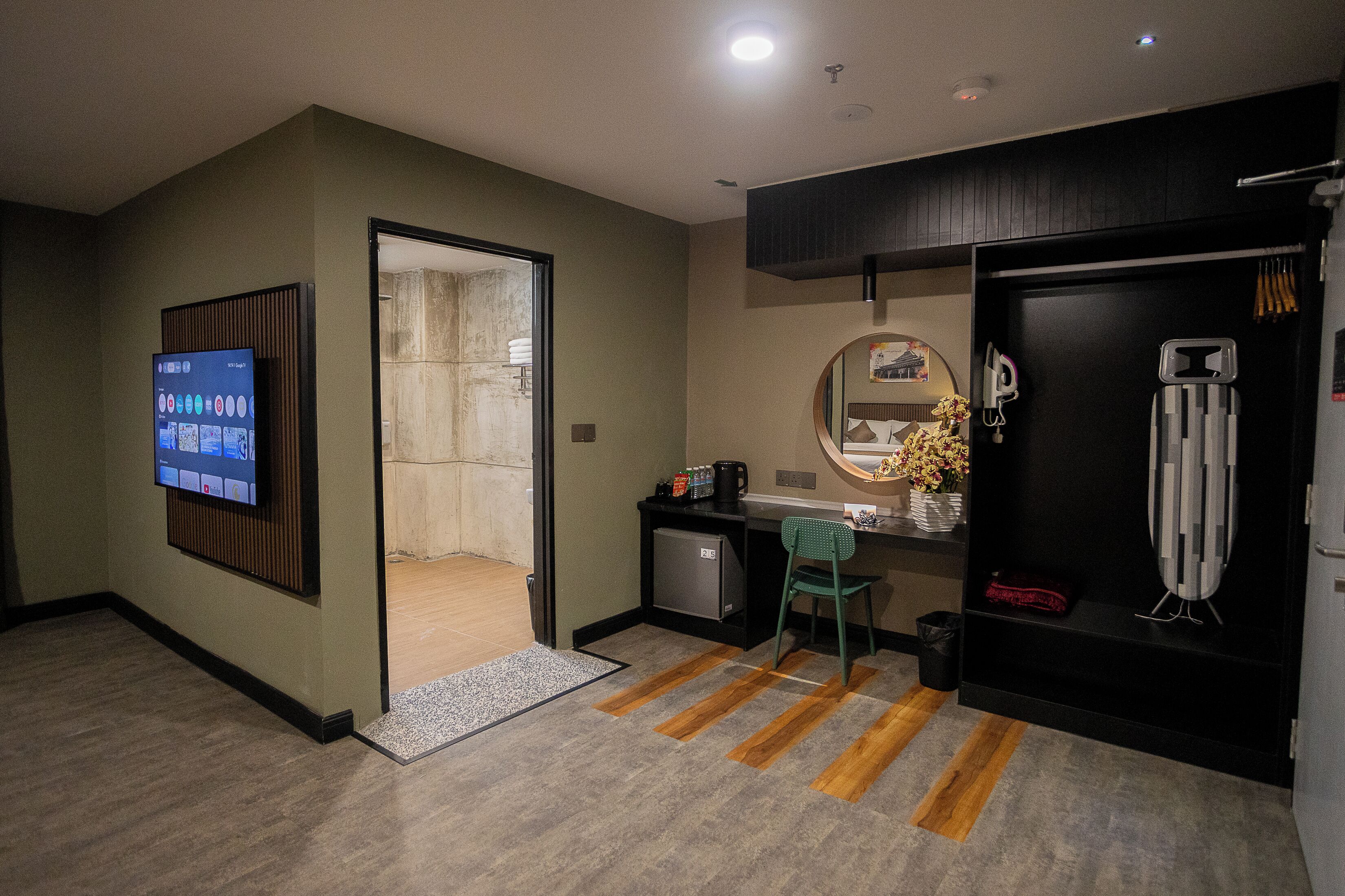 Senior Quadruple Room | Interior