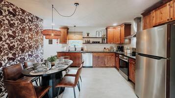 Coffee/tea maker, fridge, microwave, oven