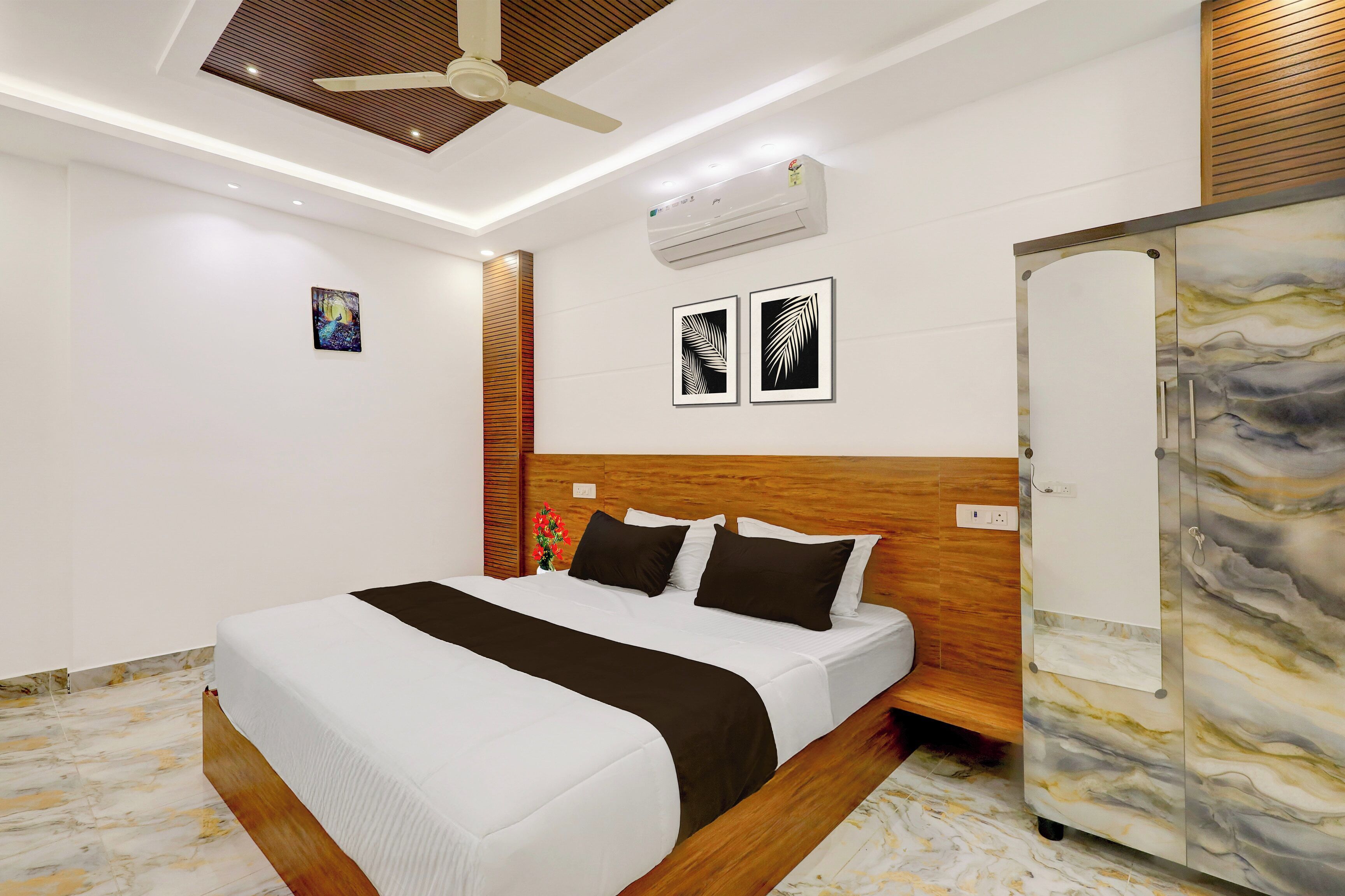 Free WiFi, bed sheets