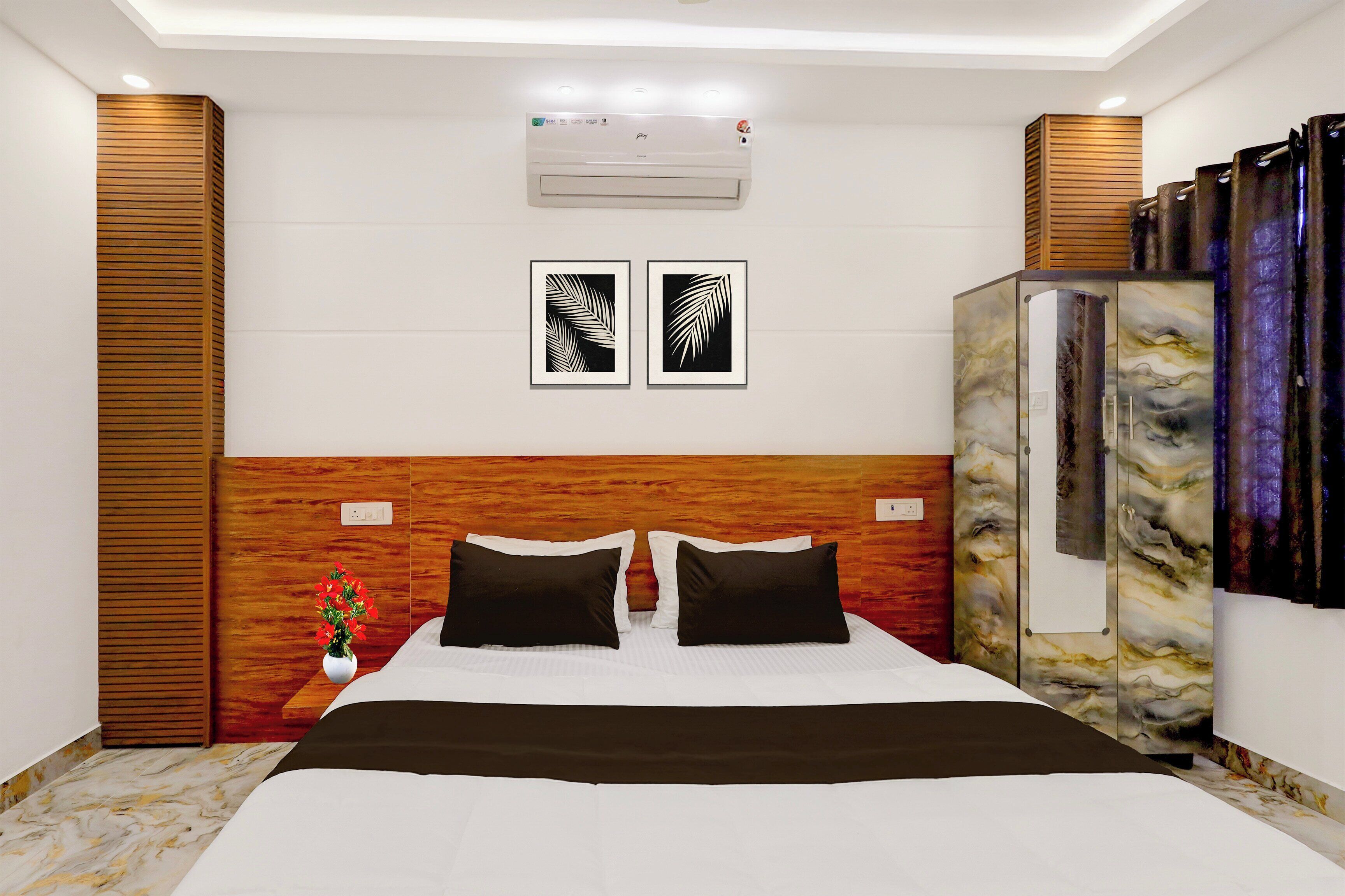 Free WiFi, bed sheets