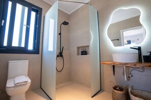 Shower, hair dryer, towels - Majestic View Villa Studio with Sea View and Jacuzzi (Arkasa)