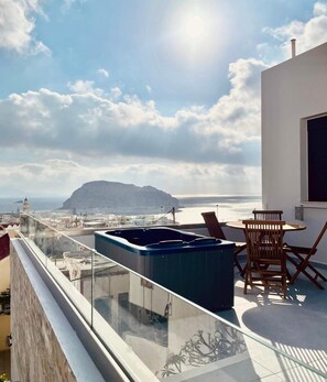 Outdoor dining - Majestic View Villa Studio with Sea View and Jacuzzi (Arkasa)