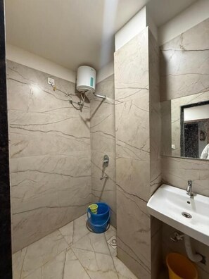 Deluxe Room | Bathroom - Hotel Jaya Shree (Ujjain)