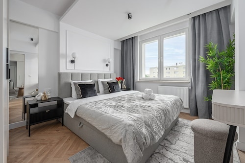 Lumina Premium 3BR Apart with Balcony AC