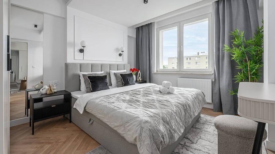 Lumina Premium 3BR Apart with Balcony AC
