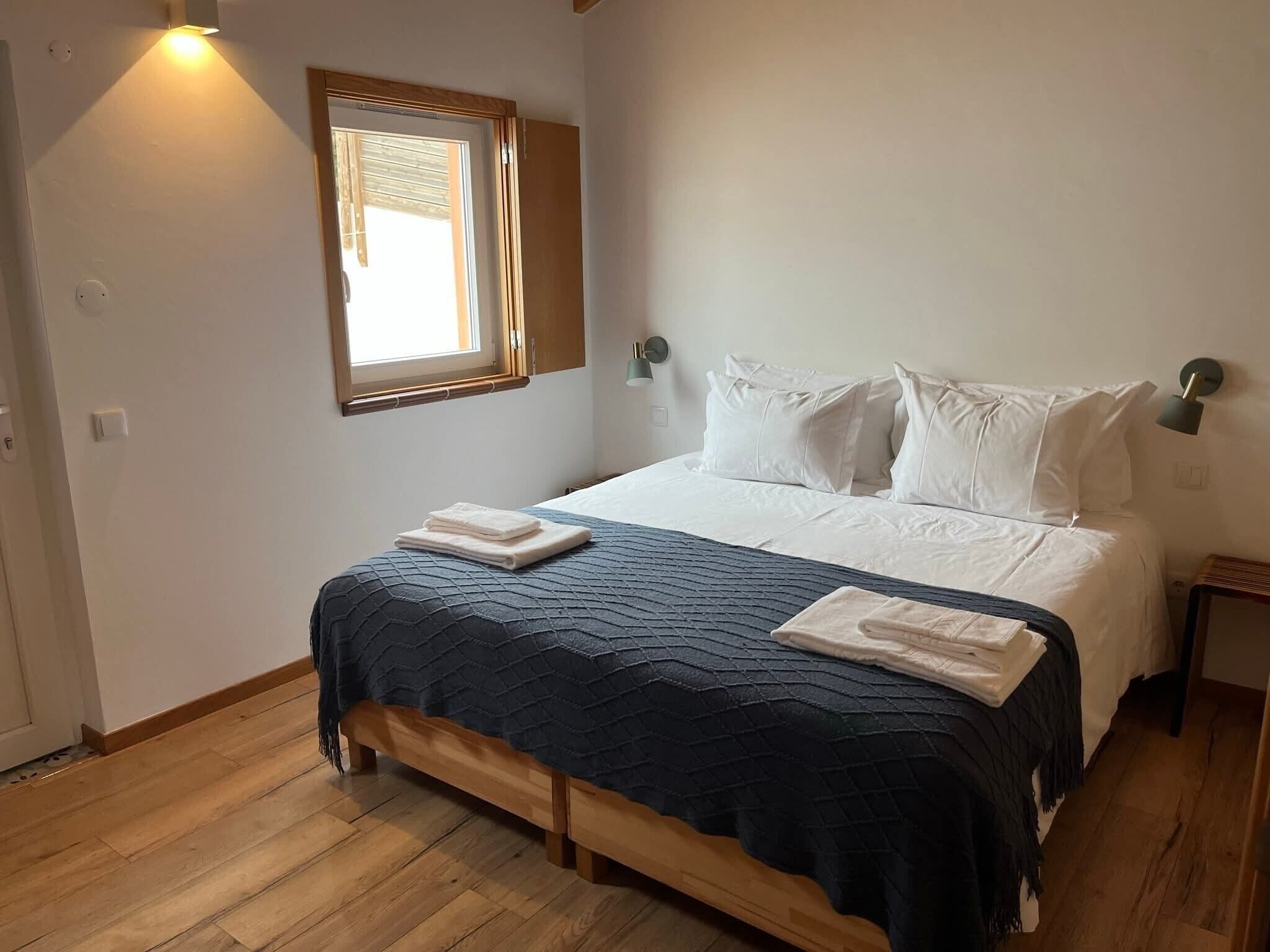 Iron/ironing board, WiFi, bed sheets, wheelchair access