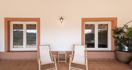 Holiday Home 'Ter Portela A Casa Do Mestre' with Mountain View, Shared Terrace and Wi-Fi