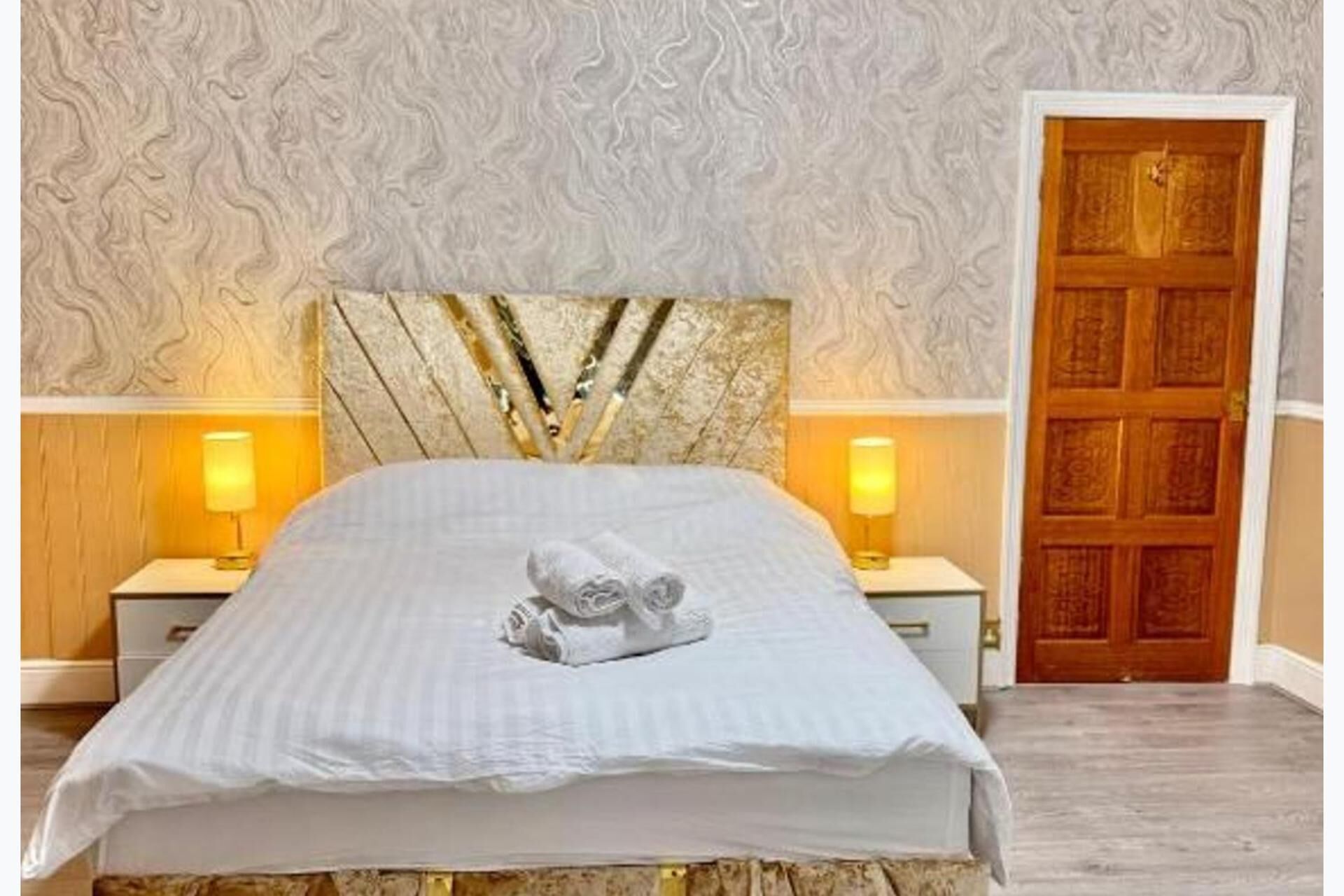 3 bedrooms, iron/ironing board, bed sheets