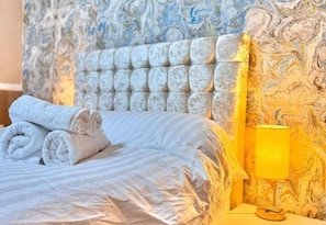 3 bedrooms, iron/ironing board, bed sheets