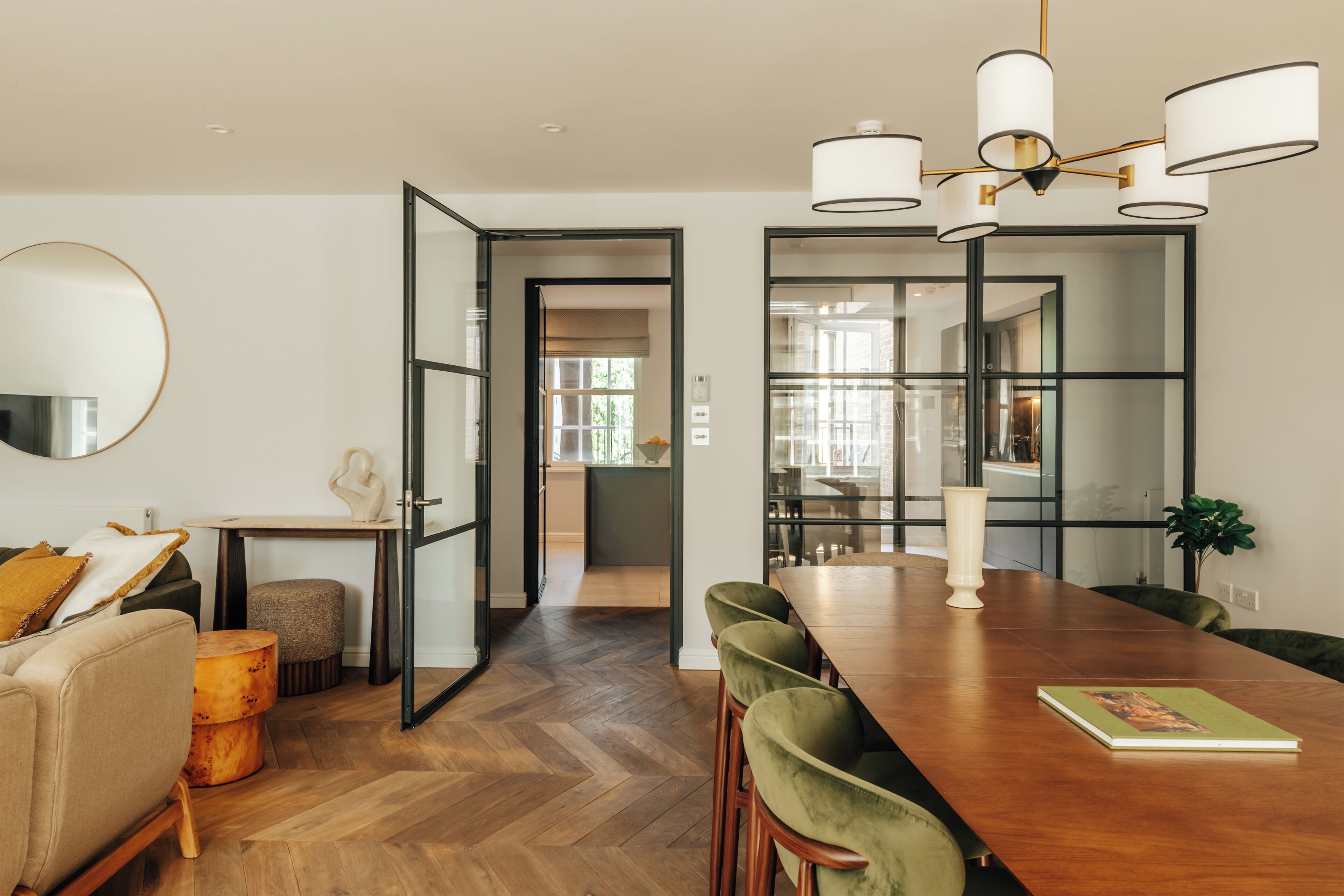 Appartement Deluxe, 3 chambres, cuisine | Coin séjour | Télévision à écran plat de 43 pouces avec chaînes numériques