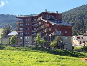 Exterior - L'Orée des Cimes—Cozy 3-Bedroom Apartment—Direct Access to the Slopes—Balcony (Les Angles)