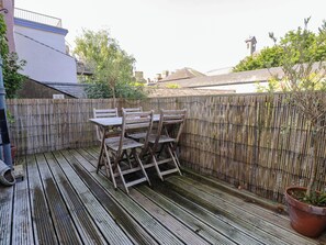 Outdoor dining - Scoops Nook (Caernarfon)
