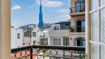 Estúdio luxo, sacada, vista para a cidade | Vista do quarto
