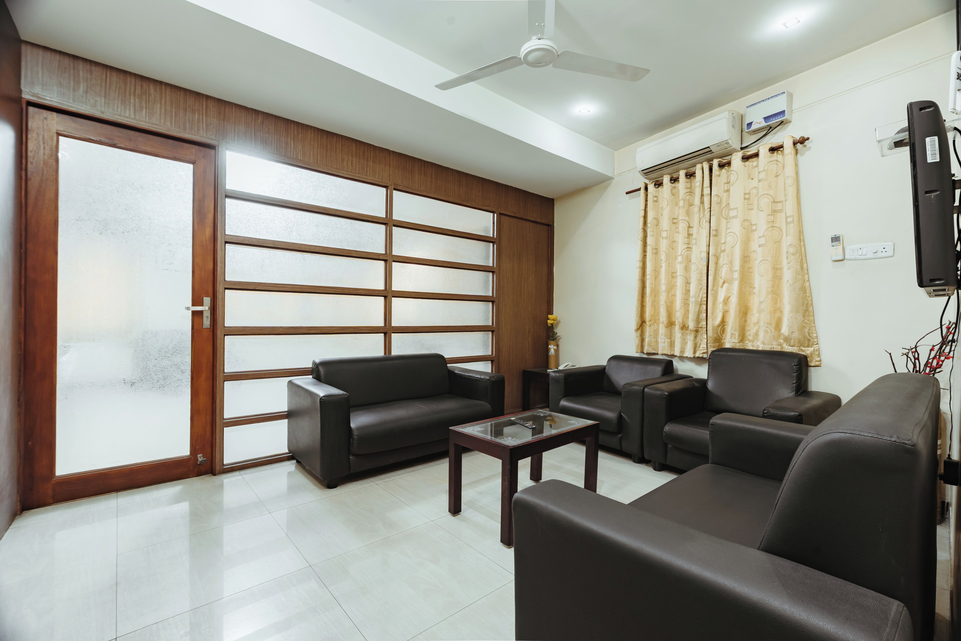 Suite | Living area | 19-inch LED TV with digital channels