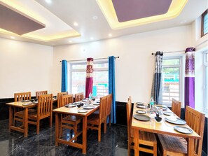Restaurant - Hotel Ganga Niwas Uttarkashi (Bhatwari)