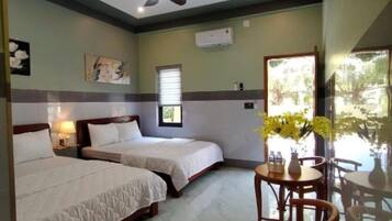 Deluxe Quadruple Room | Desk, free WiFi, bed sheets