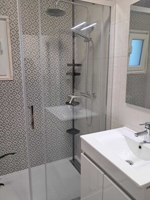 Bathroom - Vrbo Property (Vila Viçosa)