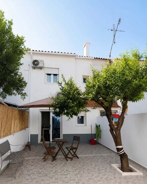 Outdoor dining - Vrbo Property (Vila Viçosa)