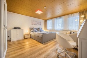 Bügeleisen/Bügelbrett, WLAN, Bettwäsche